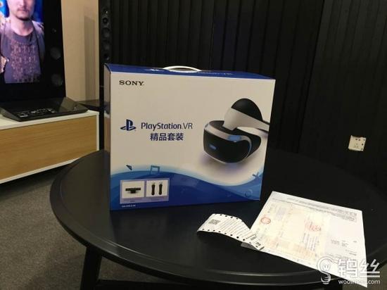 教主自称入PS VR中国第一人 竟激动把桌子坐坏_pic2 教主自称入PS VR中国第一人 竟激动把桌子坐坏_pic2